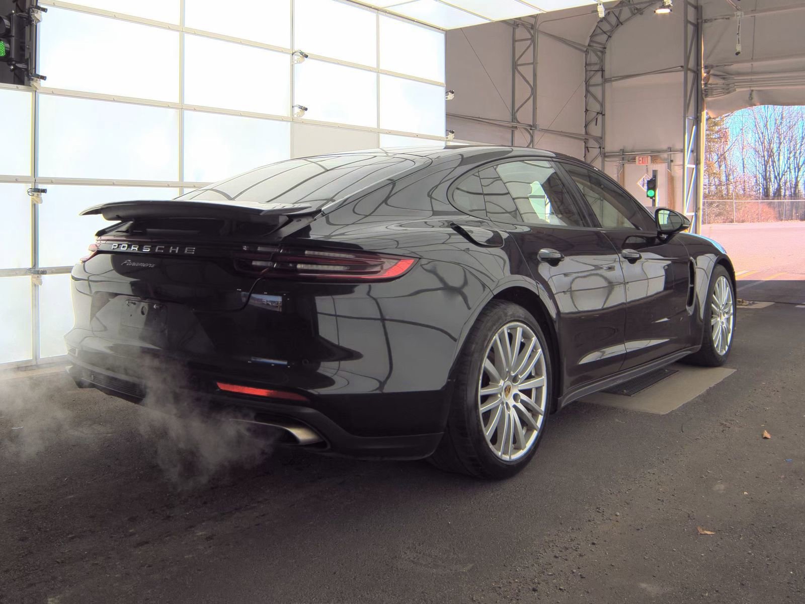 Used 2018 Porsche Panamera 4 image 6