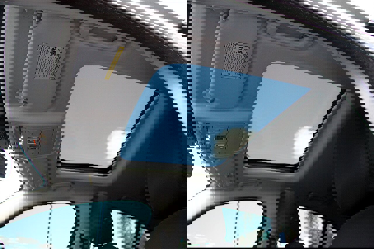 Used 2018 Jaguar XE Premium image 28