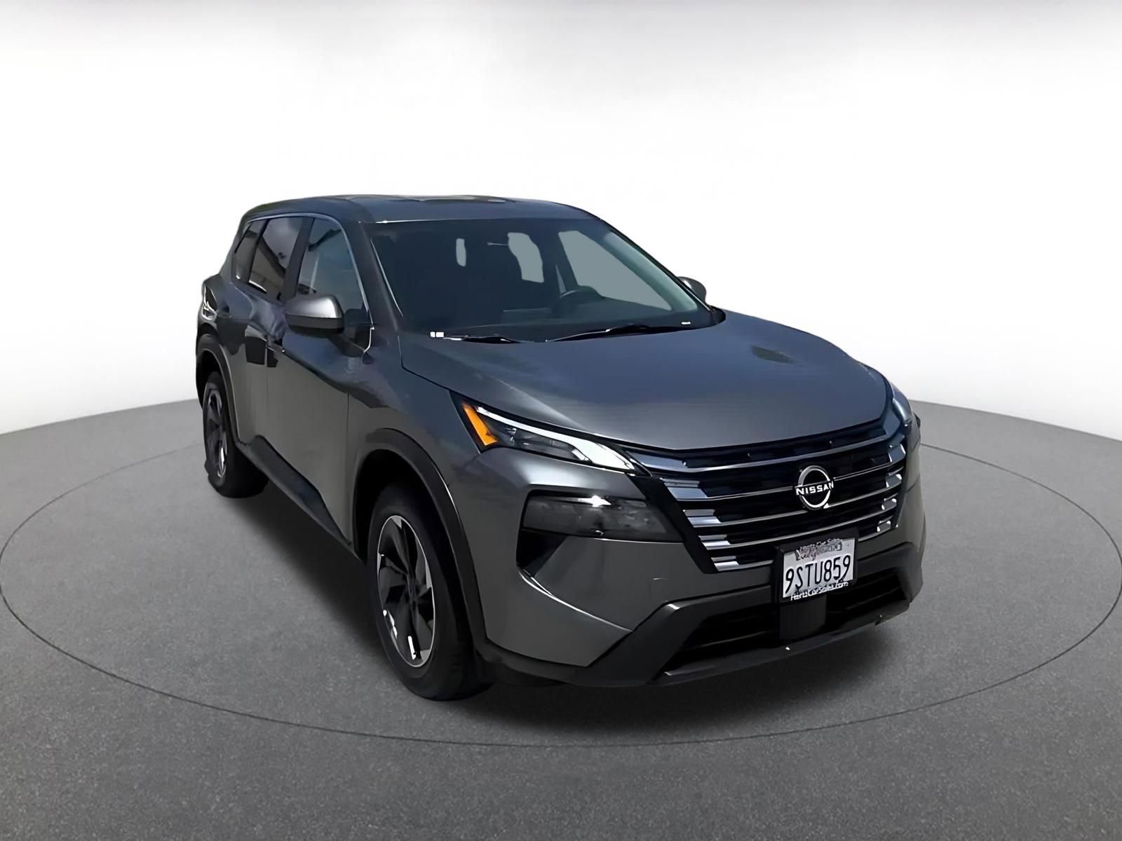 Used 2025 Nissan Rogue SV FWD image 3