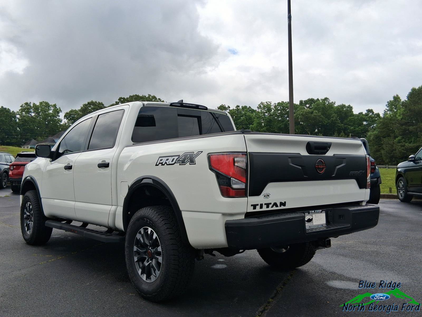 Used 2024 Nissan Titan PRO-4X w/ Pro-4x Convenience Package AWD/4WD image 3