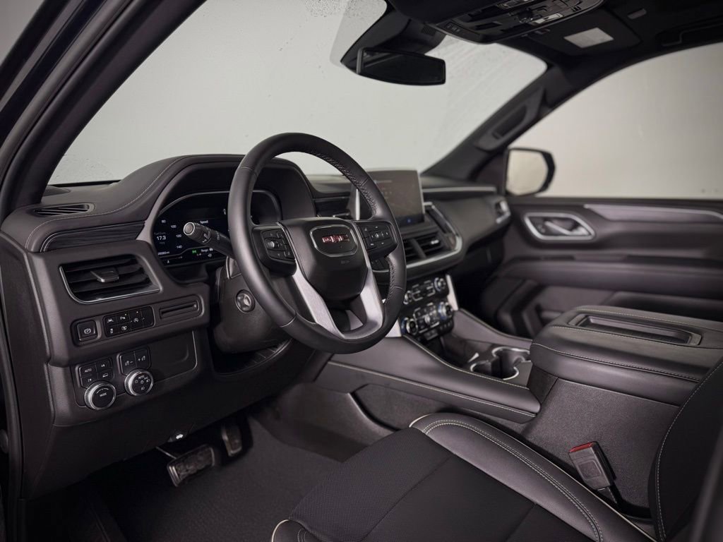 Used 2023 GMC Yukon XL SLT w/ SLT Premium Package image 4