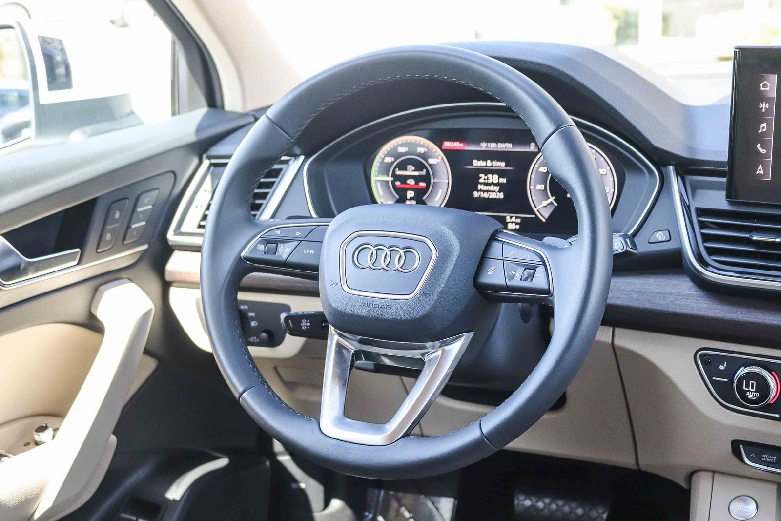 Certified 2024 Audi Q5 e Premium w/ Convenience Package AWD/4WD image 17