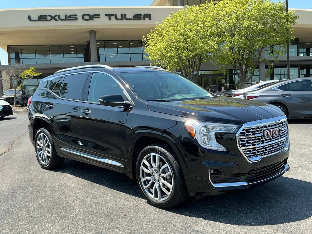Used 2024 GMC Terrain Denali w/ Denali Premium Package AWD/4WD image 1