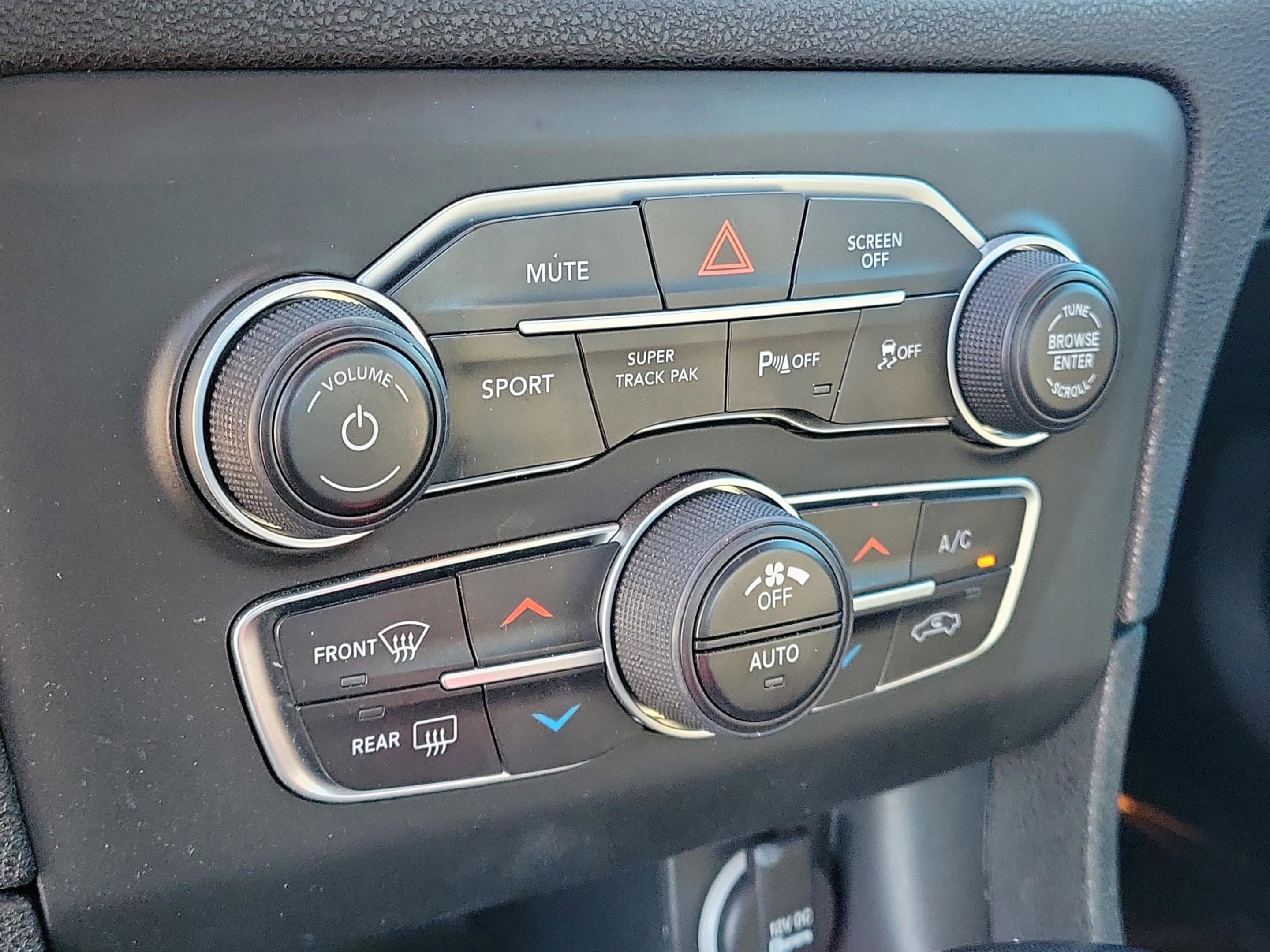 Used 2022 Dodge Charger SXT w/ Blacktop Package image 28