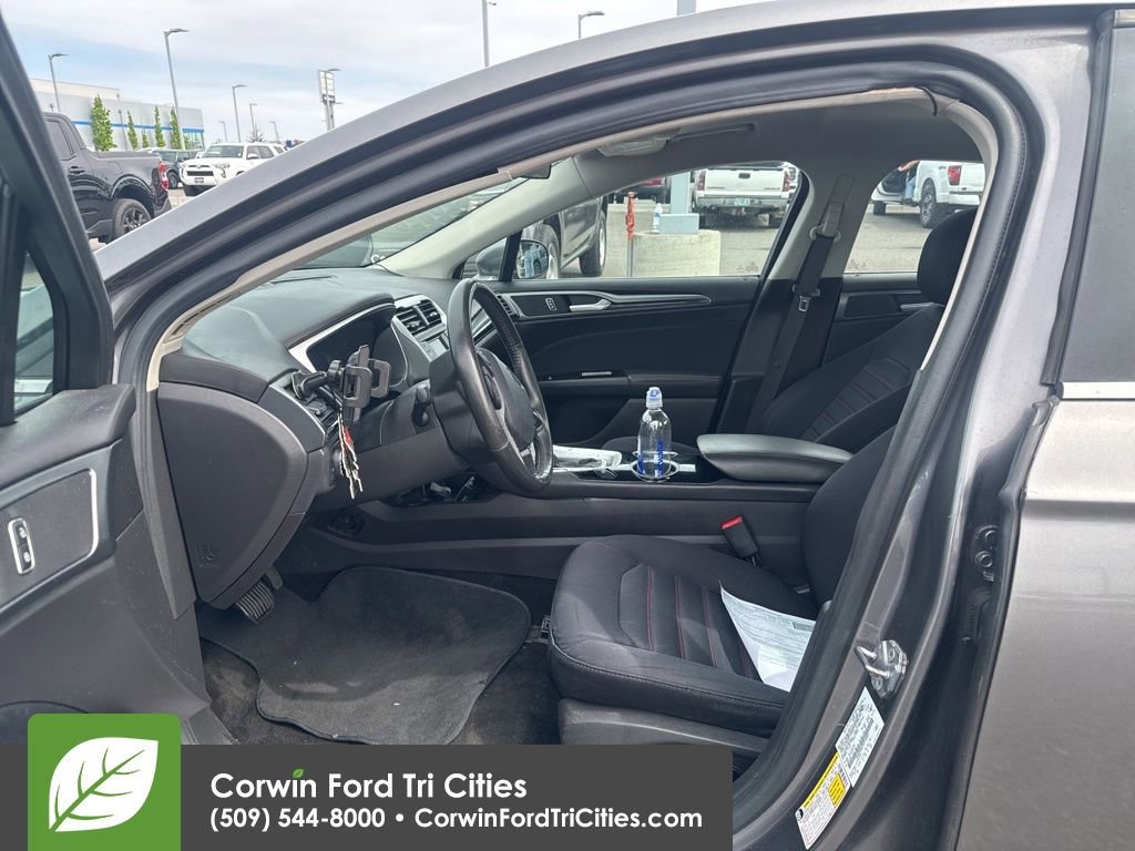 Used 2013 Ford Fusion SE image 2