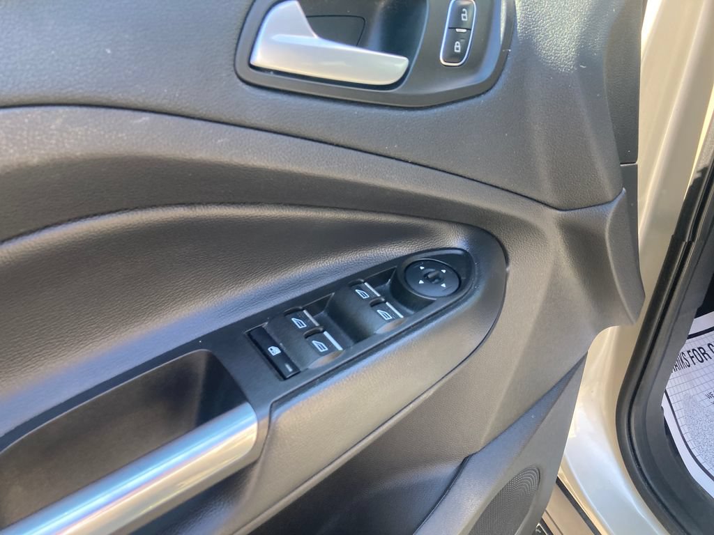 Used 2017 Ford Escape SE w/ Equipment Group 201A AWD/4WD image 14