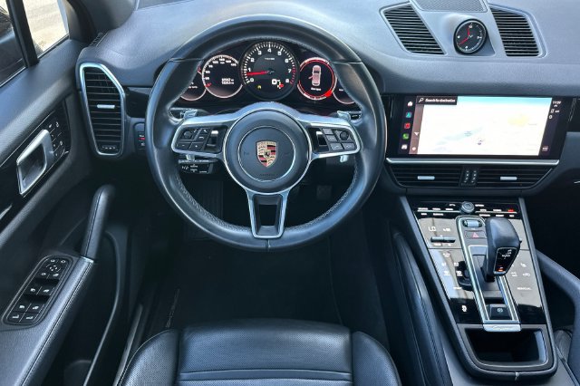 Used 2022 Porsche Cayenne AWD/4WD image 13
