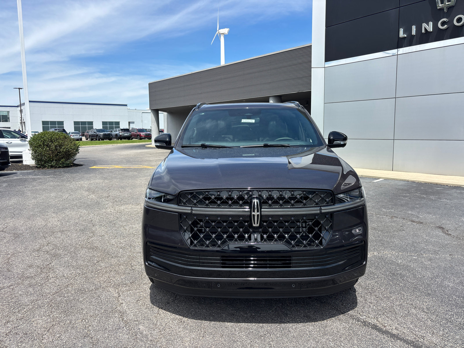 New 2026 Lincoln Navigator L Reserve w/ Jet Appearance Package AWD/4WD image 2