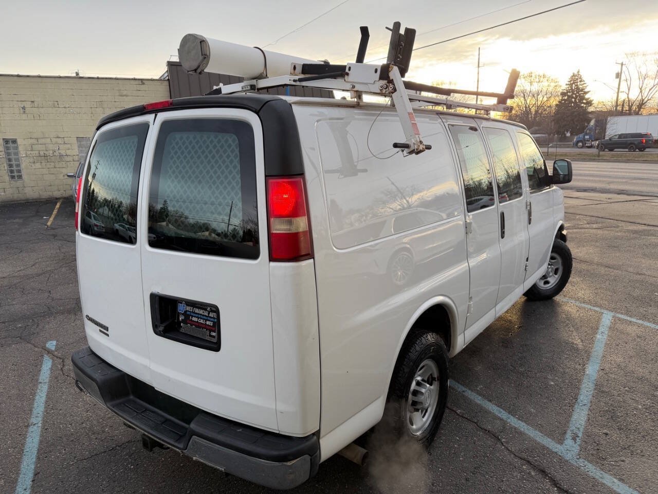Used 2014 Chevrolet Express 2500 RWD image 2