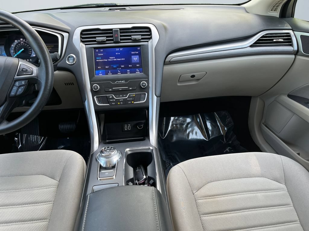 Used 2019 Ford Fusion SE FWD image 11