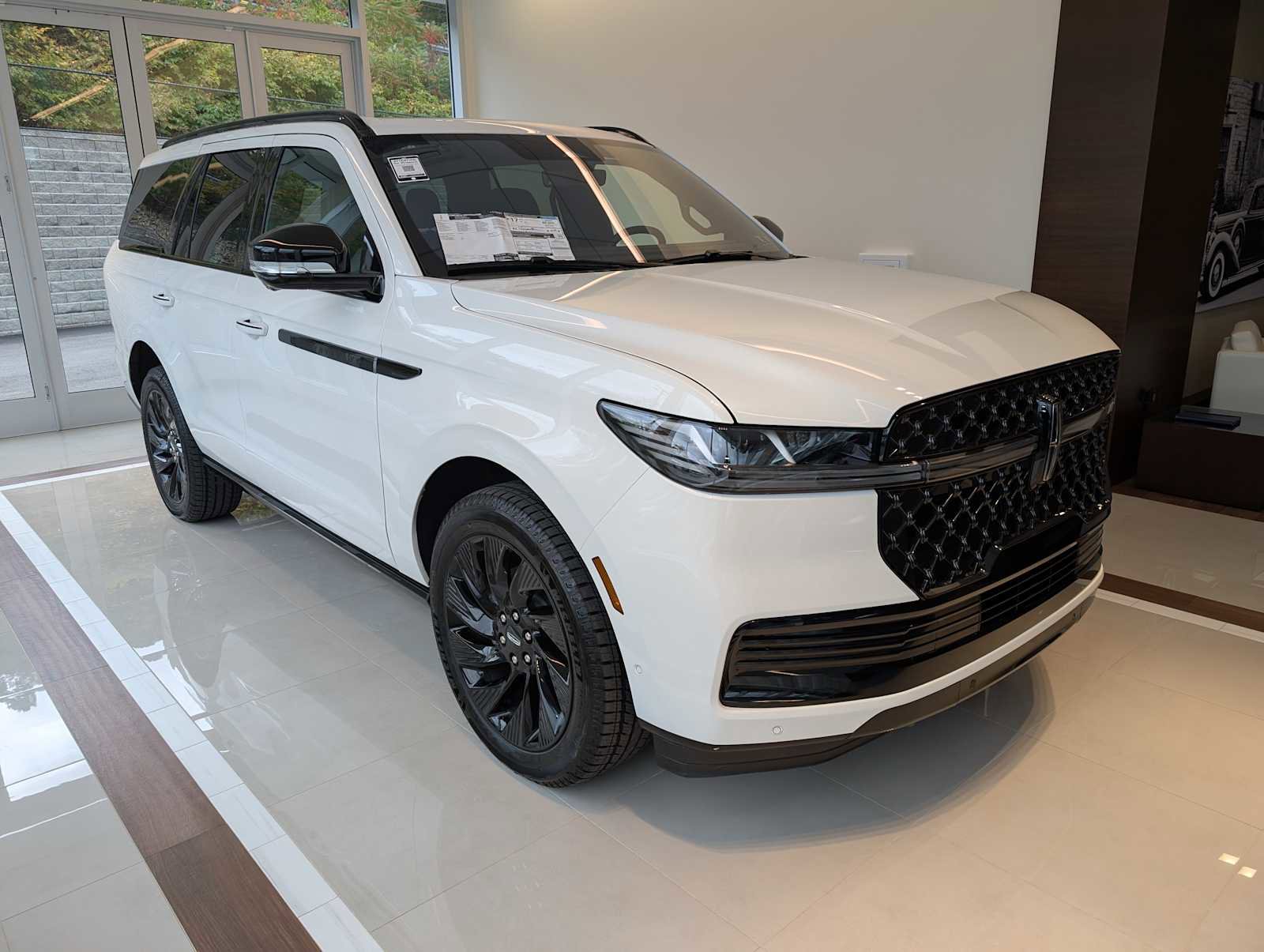 New 2025 Lincoln Navigator Reserve w/ Jet Appearance Package image 6