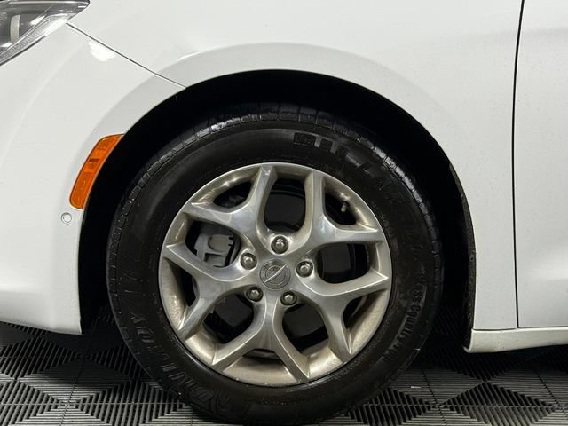 Used 2019 Chrysler Pacifica Limited w/ Advanced Safetytec Group FWD image 13
