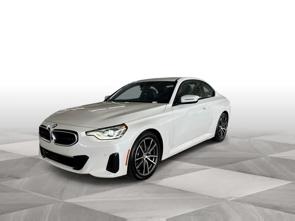 Used 2025 BMW 230i Coupe w/ Premium Package RWD image 4