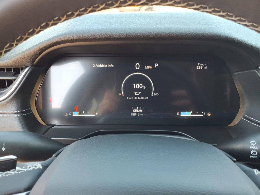 Used 2023 Jeep Grand Cherokee Laredo image 17