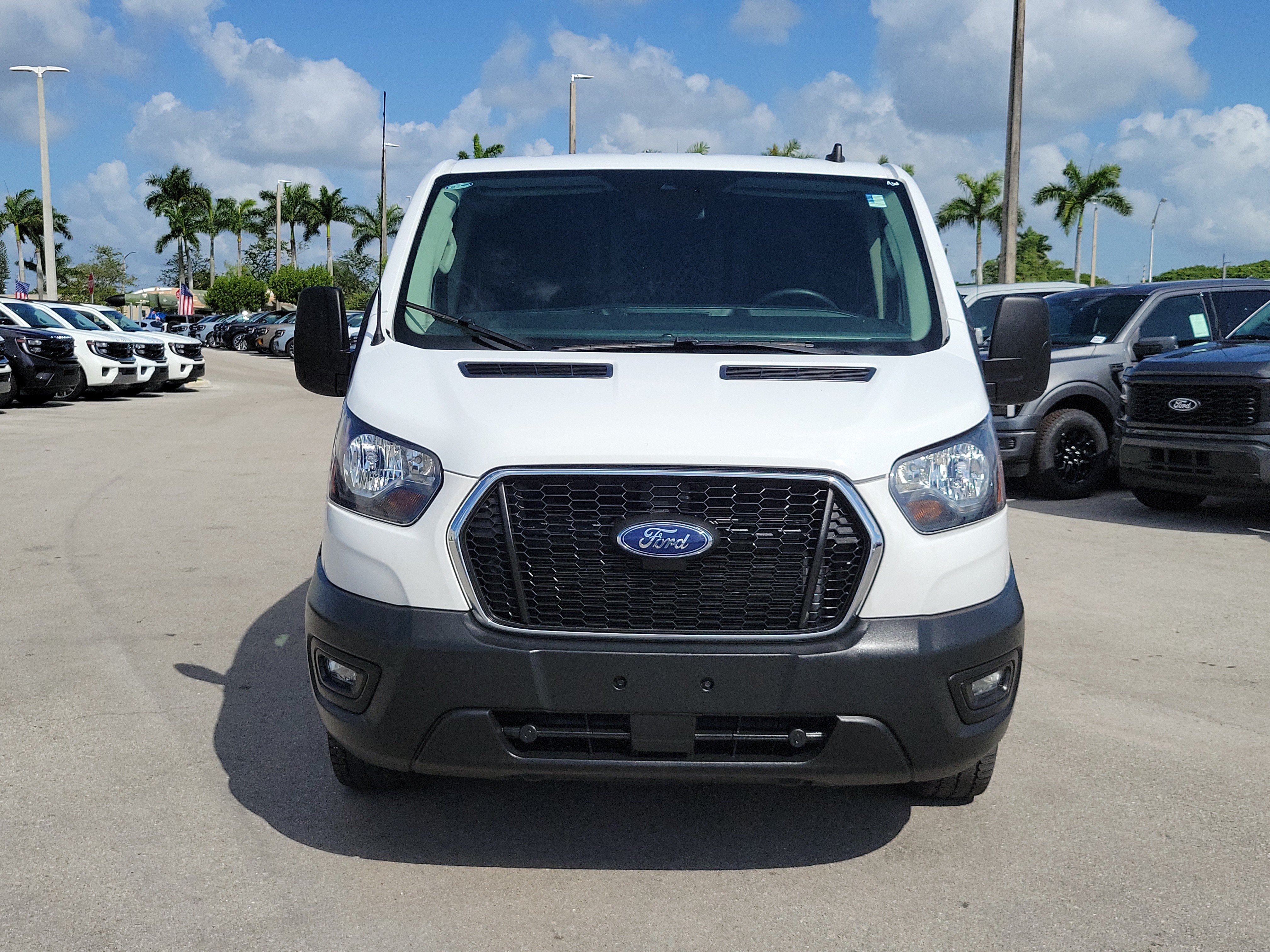 Used 2024 Ford Transit 250 Low Roof w/ Exterior Upgrade Package RWD image 2