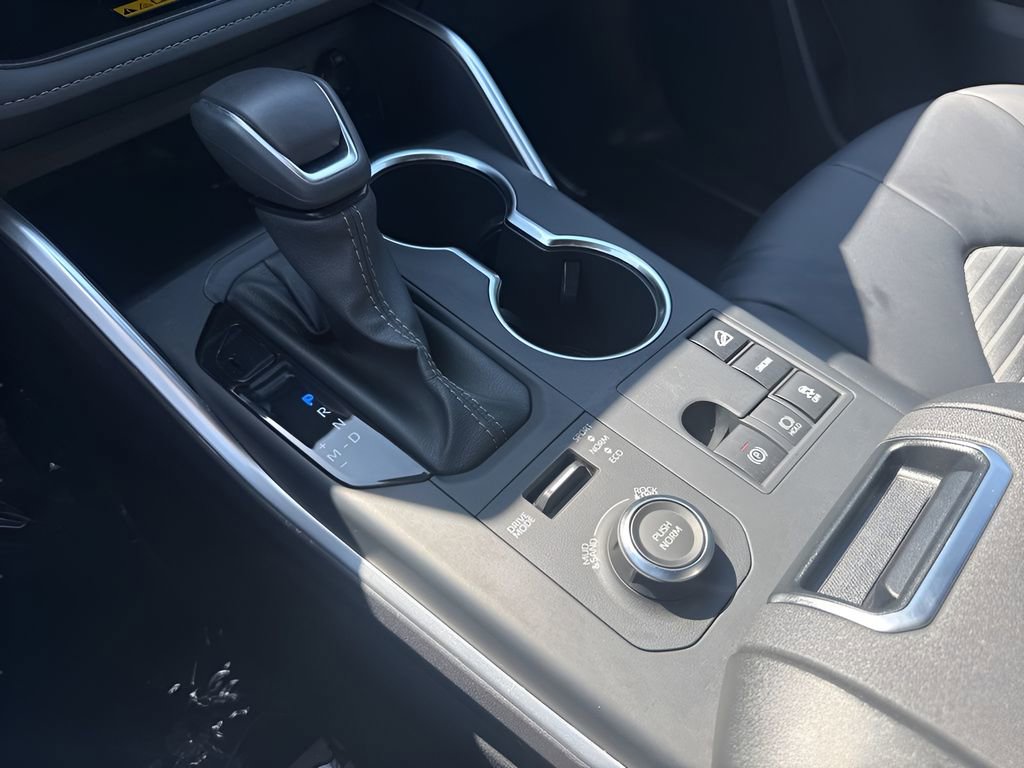 Used 2025 Toyota Highlander Limited image 17