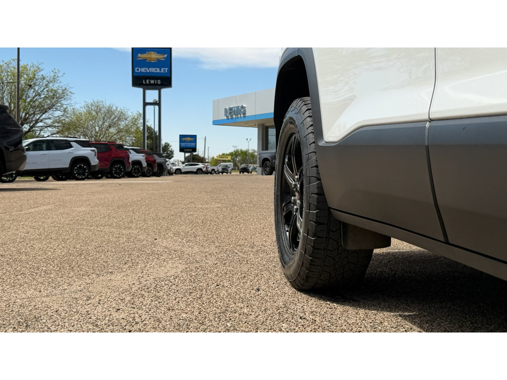 Used 2023 GMC Acadia AT4 w/ Technology Package image 8