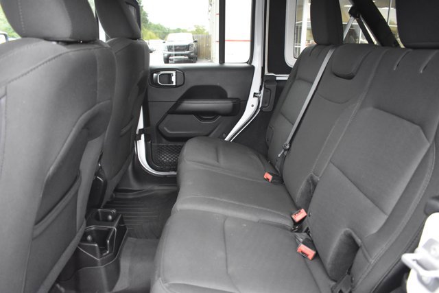 Used 2018 Jeep Wrangler Unlimited Sahara image 14