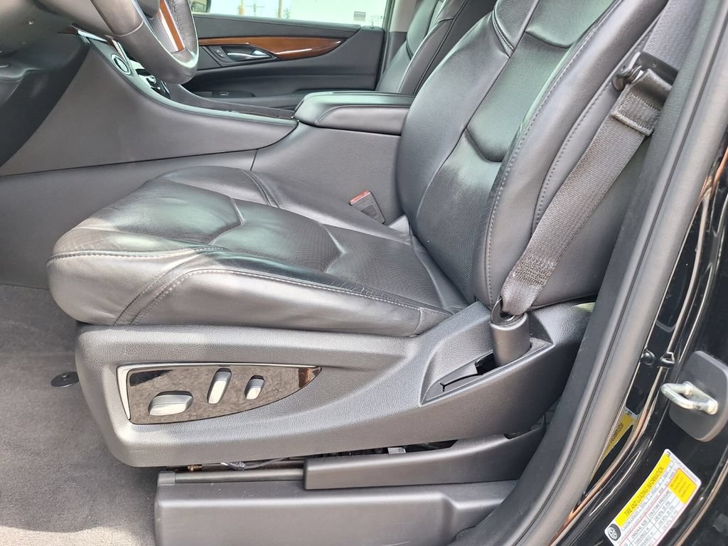 Used 2020 Cadillac Escalade Premium Luxury RWD image 34