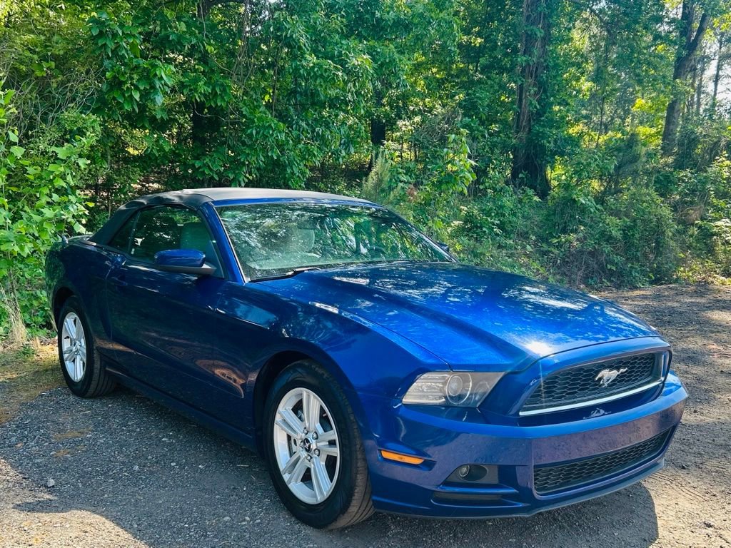 Used 2013 Ford Mustang Convertible RWD image 6