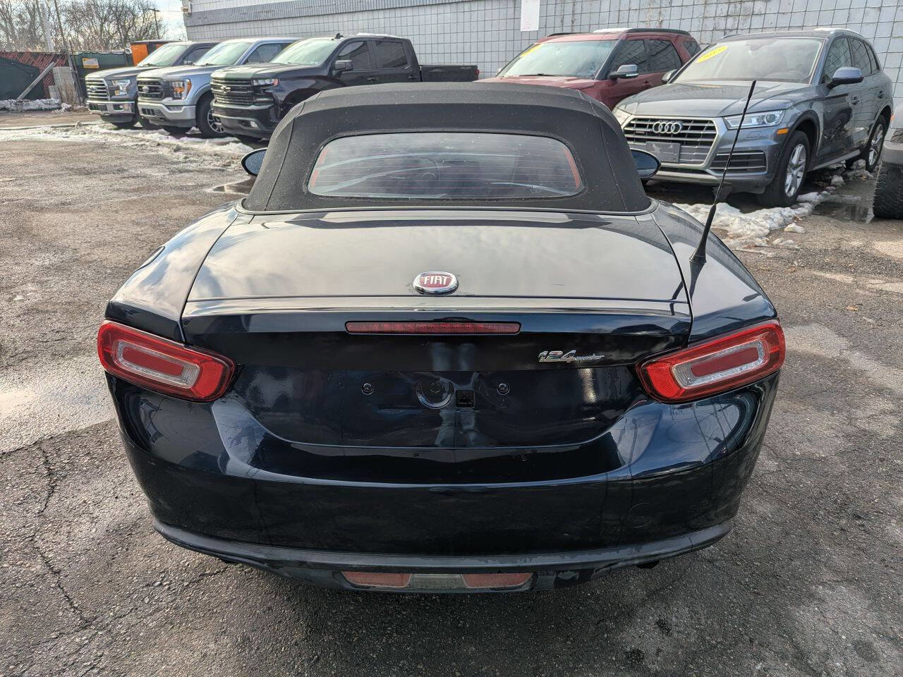 Used 2018 FIAT 124 Spider Classica image 6