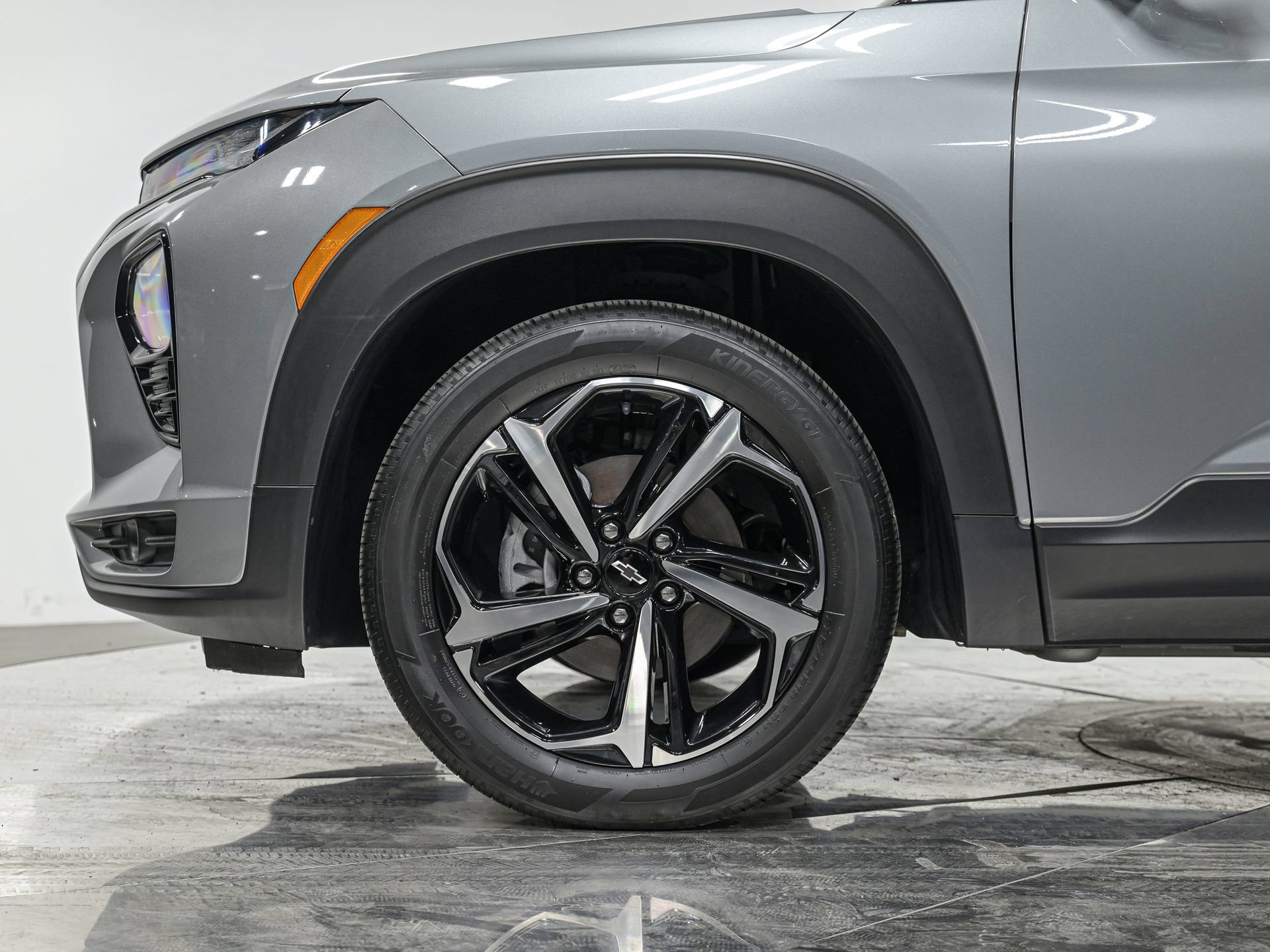 Used 2023 Chevrolet TrailBlazer RS FWD image 3