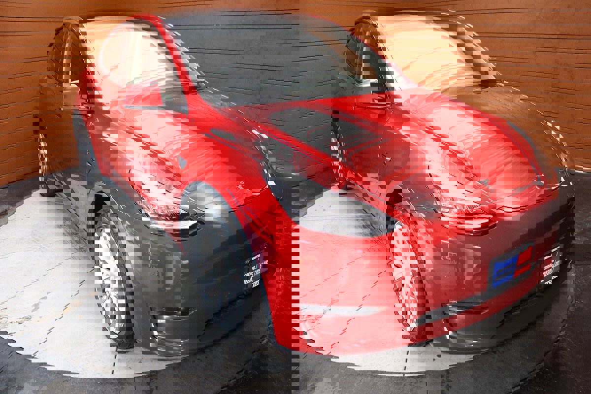 Used 2022 Tesla Model Y Long Range image 14