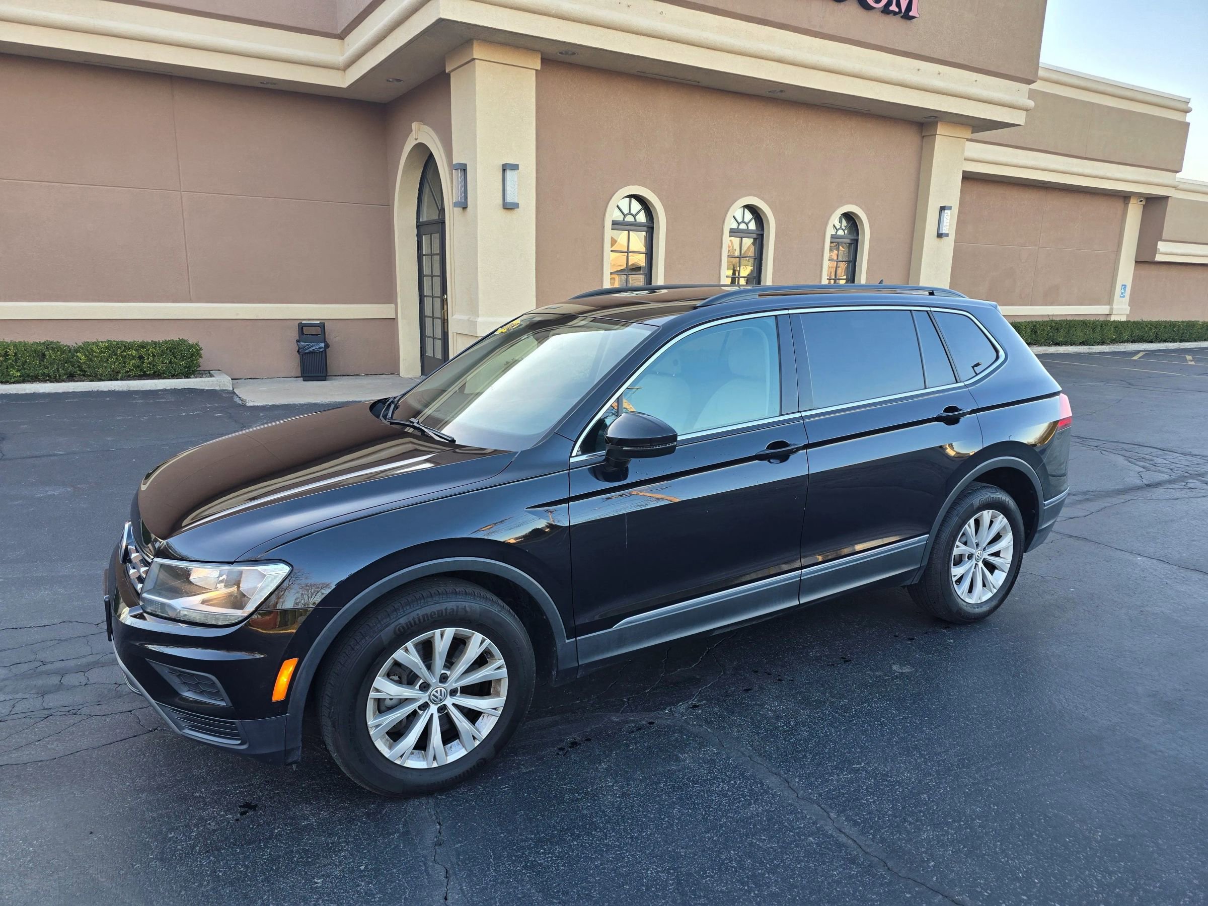 Used 2018 Volkswagen Tiguan SE w/ Panoramic Sunroof Package image 7
