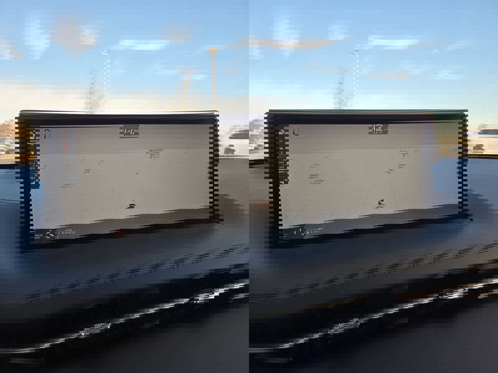 Used 2023 Genesis GV70 2.5T w/ Sport Prestige Package image 29