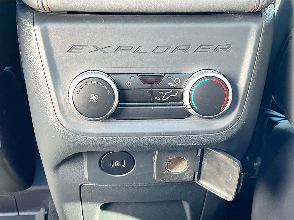 Used 2025 Ford Explorer Active w/ Active Comfort Package image 26