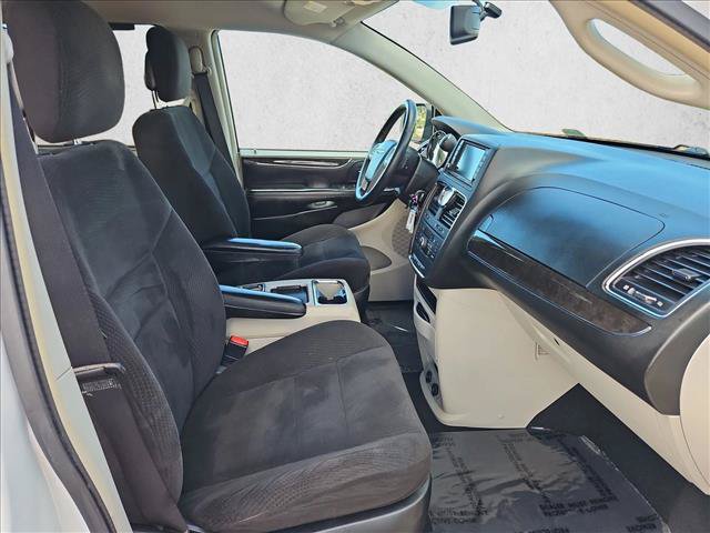 Used 2014 Chrysler Town & Country Touring FWD image 28