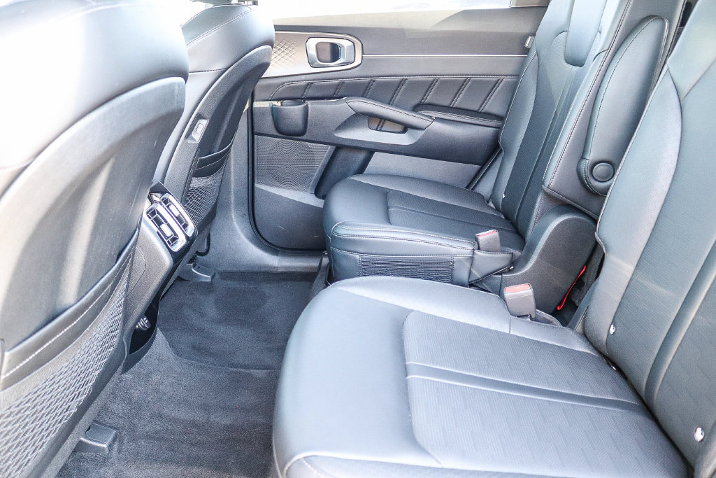 Certified 2025 Kia Sorento SX FWD image 18