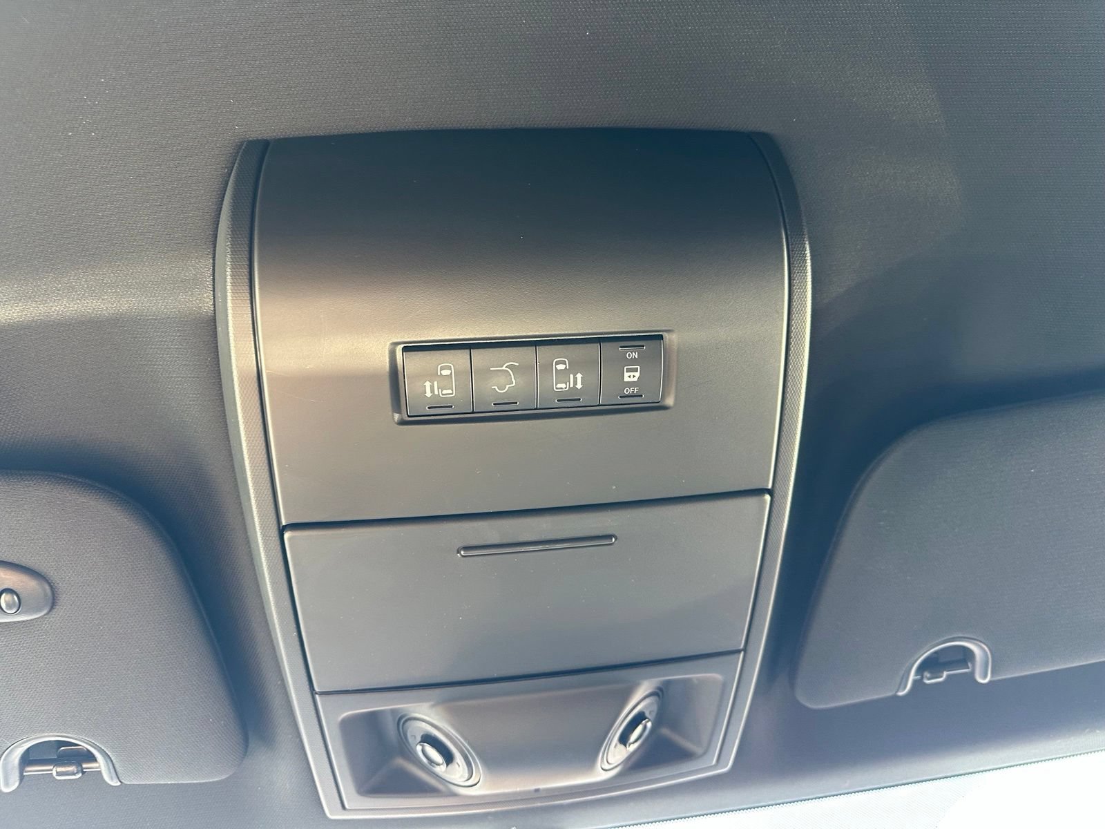 Used 2020 Dodge Grand Caravan SXT w/ Driver Convenience Group FWD image 79