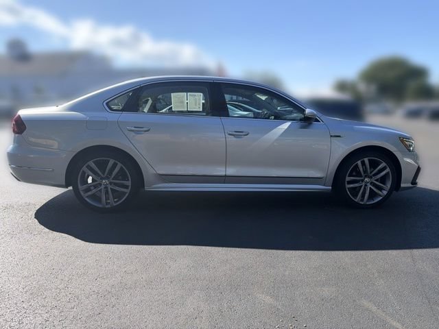 Used 2017 Volkswagen Passat 1.8T R-Line w/ R-Line Lighting Package FWD image 8