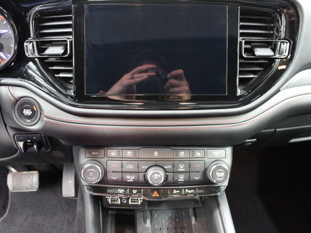 Used 2025 Dodge Durango R/T AWD/4WD image 10