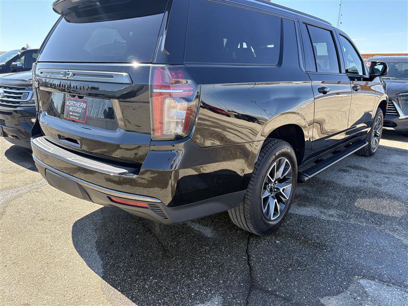 Used 2022 Chevrolet Suburban Z71 w/ Luxury Package AWD/4WD image 3
