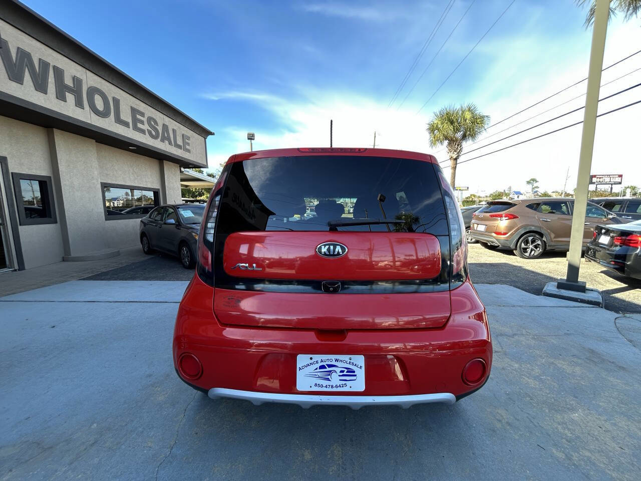 Used 2017 Kia Soul + image 4