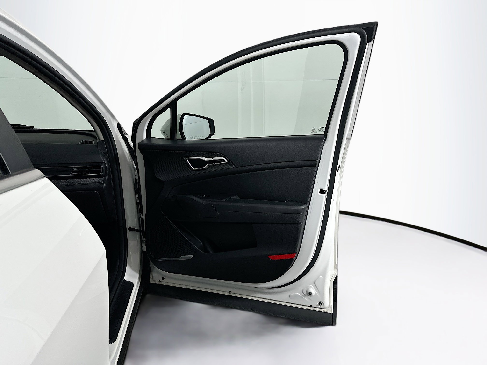 Used 2025 Kia Sportage LX image 30