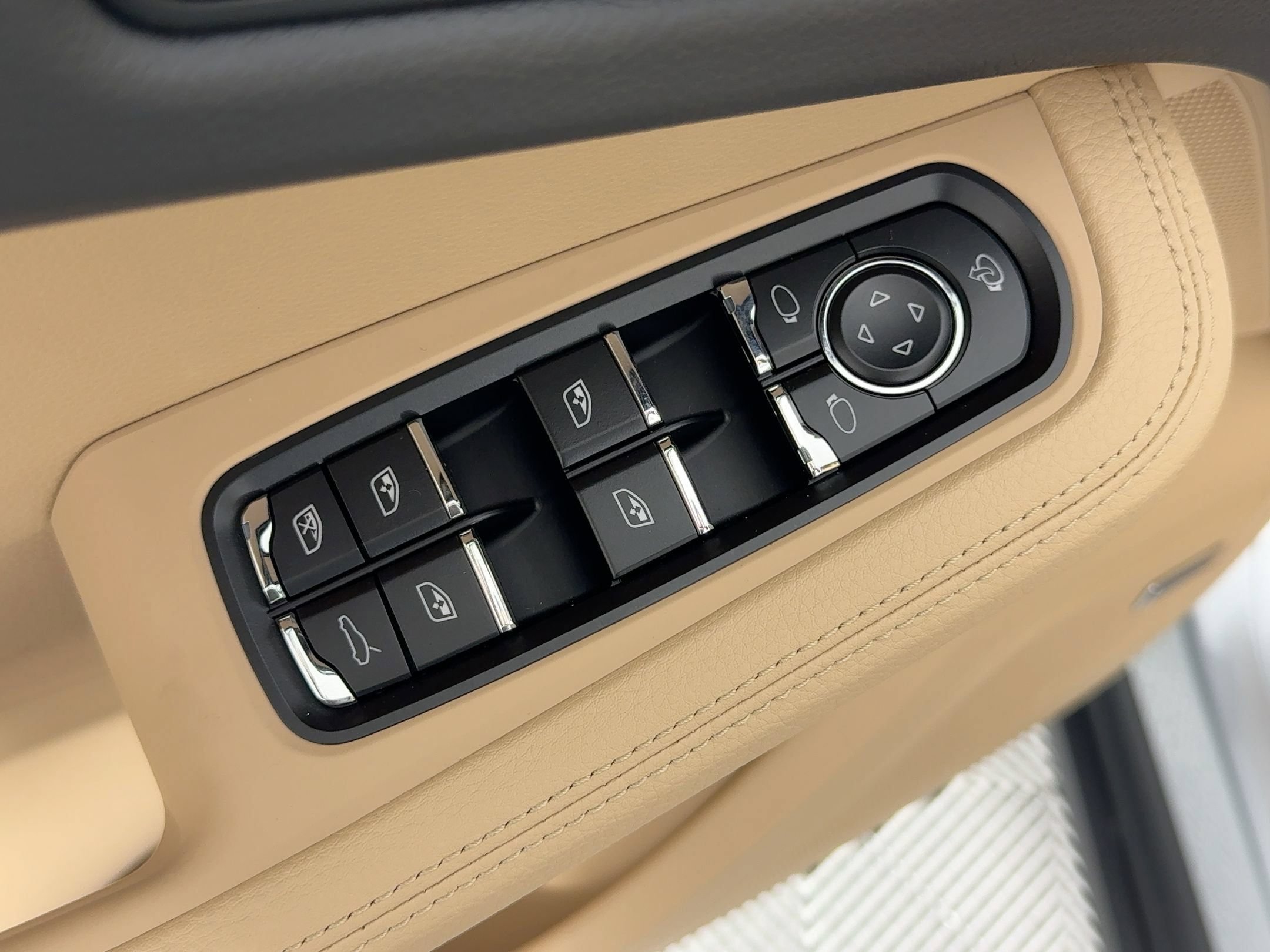 Certified 2026 Porsche Macan S AWD/4WD image 13