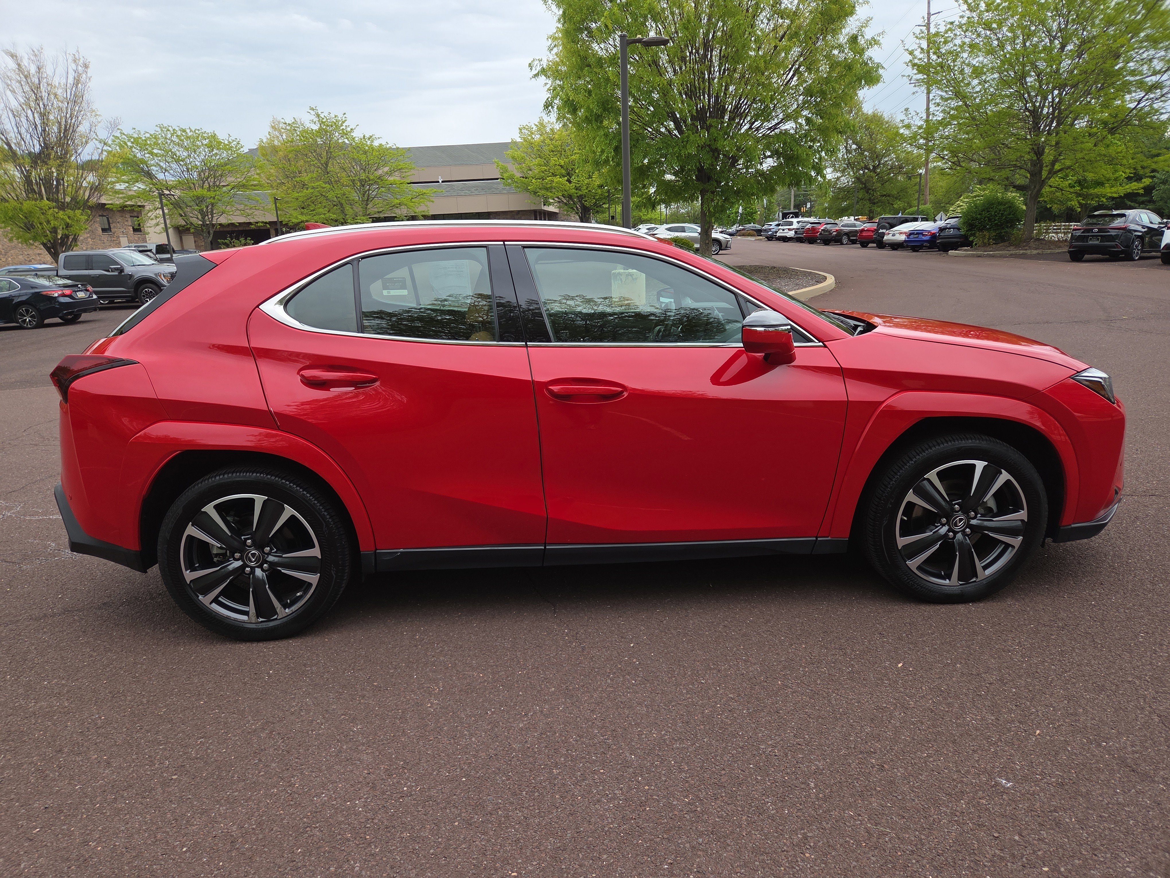 Used 2024 Lexus UX 250h AWD w/ Premium Package image 2