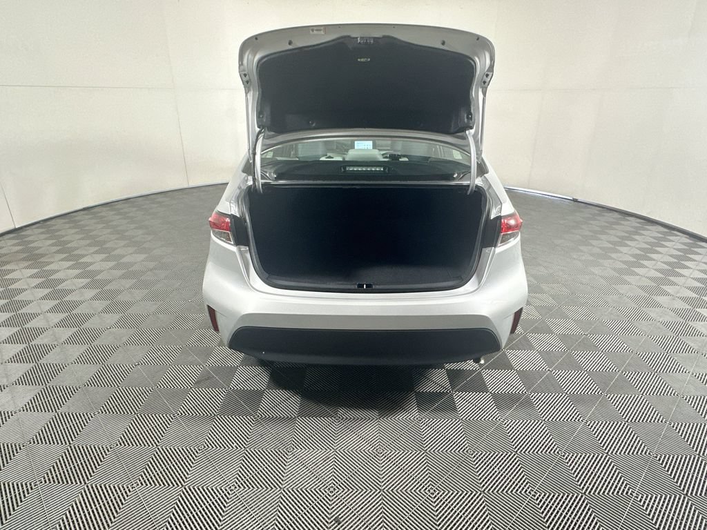 Used 2025 Toyota Corolla LE FWD image 30