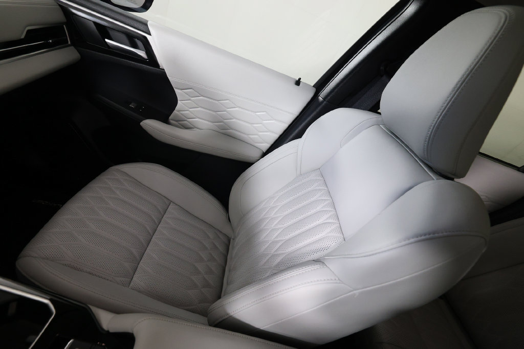 Used 2025 Mitsubishi Outlander AWD image 34