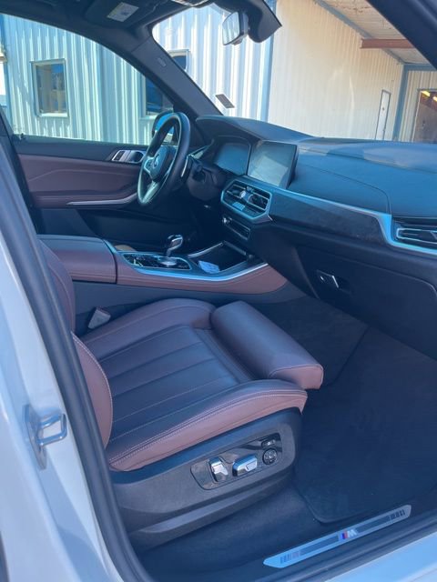 Used 2022 BMW X5 xDrive40i w/ M Sport Package AWD/4WD image 9