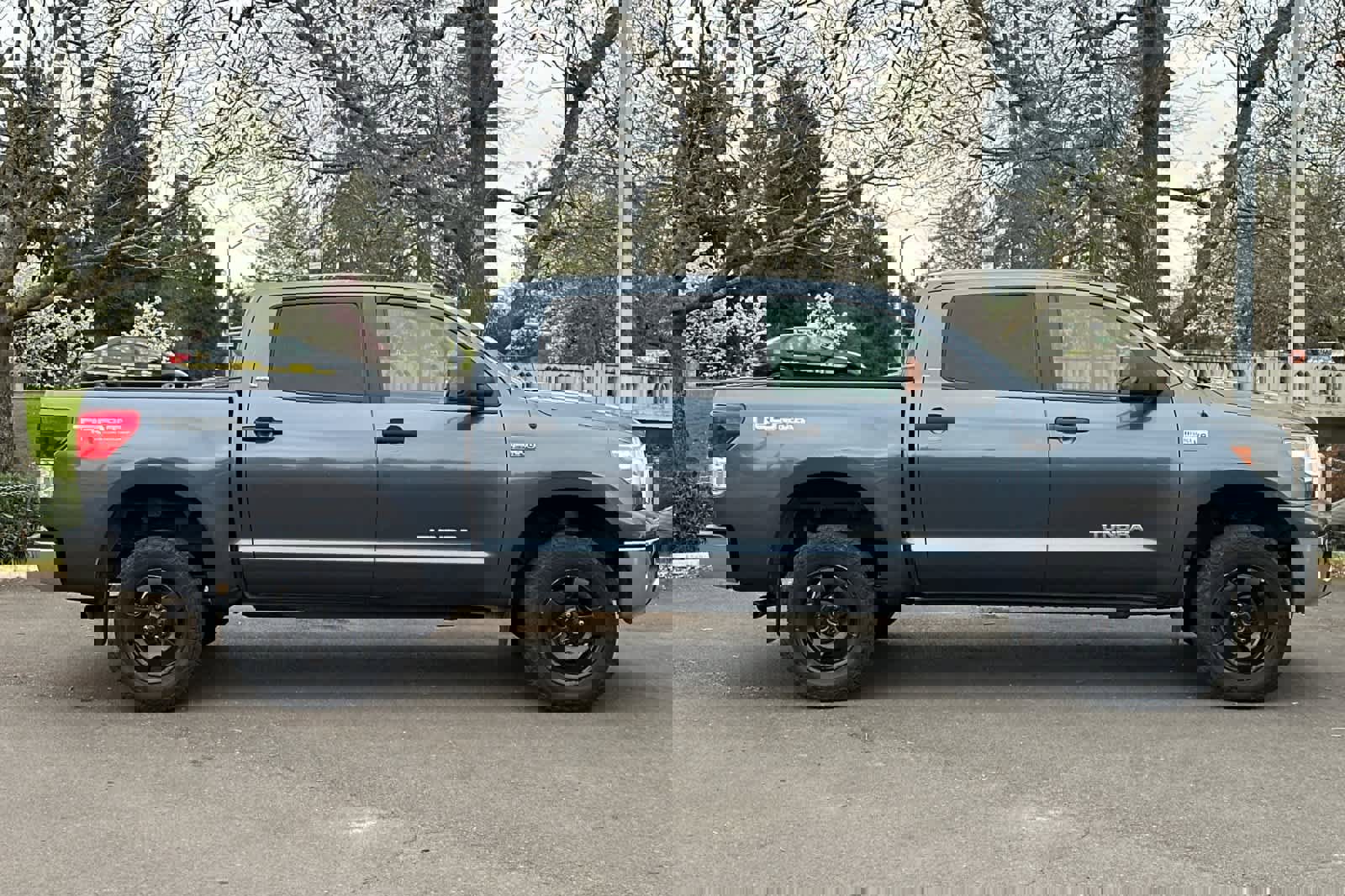 Used 2010 Toyota Tundra 4x4 CrewMax image 8