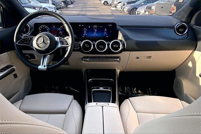 Used 2025 Mercedes-Benz GLA 250 4MATIC image 11