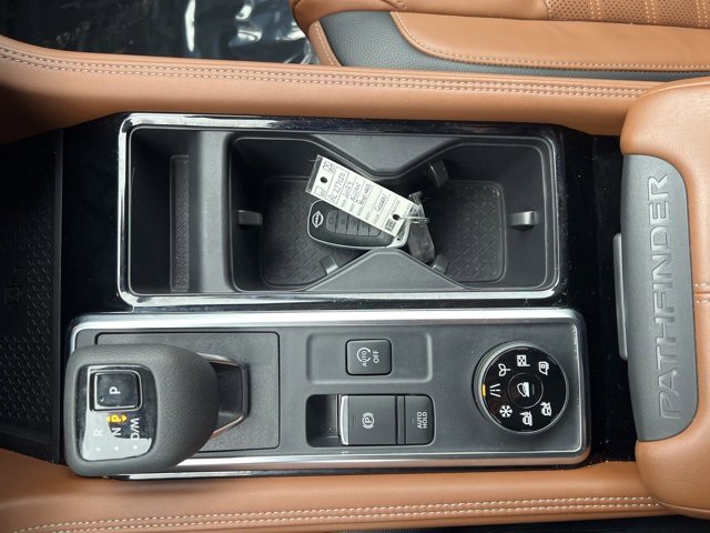Used 2024 Nissan Pathfinder Platinum image 34