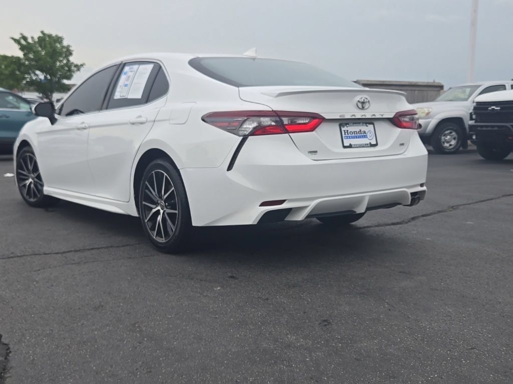 Used 2022 Toyota Camry SE FWD image 5