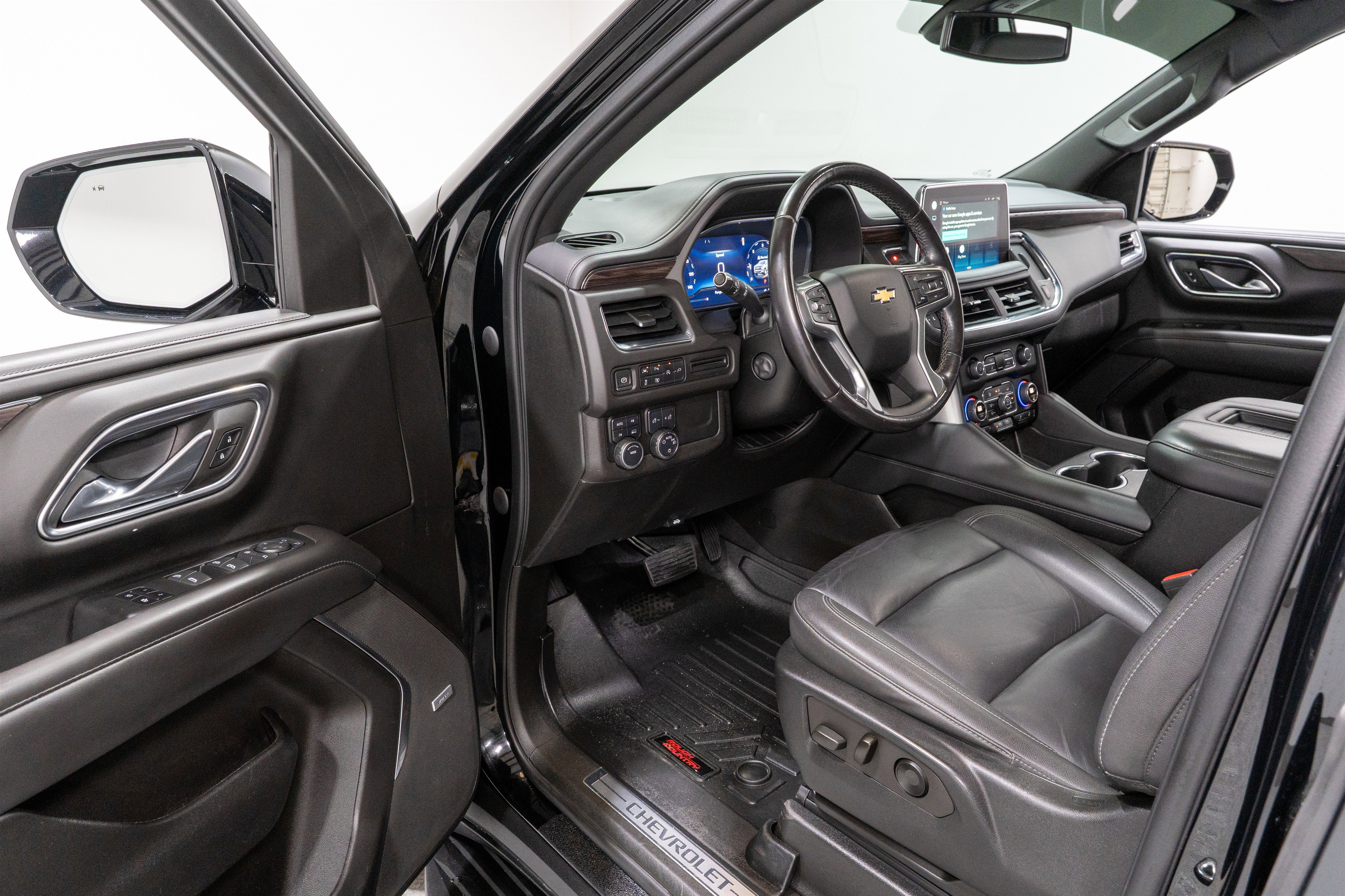 Used 2022 Chevrolet Tahoe LT w/ Luxury Package AWD/4WD image 12