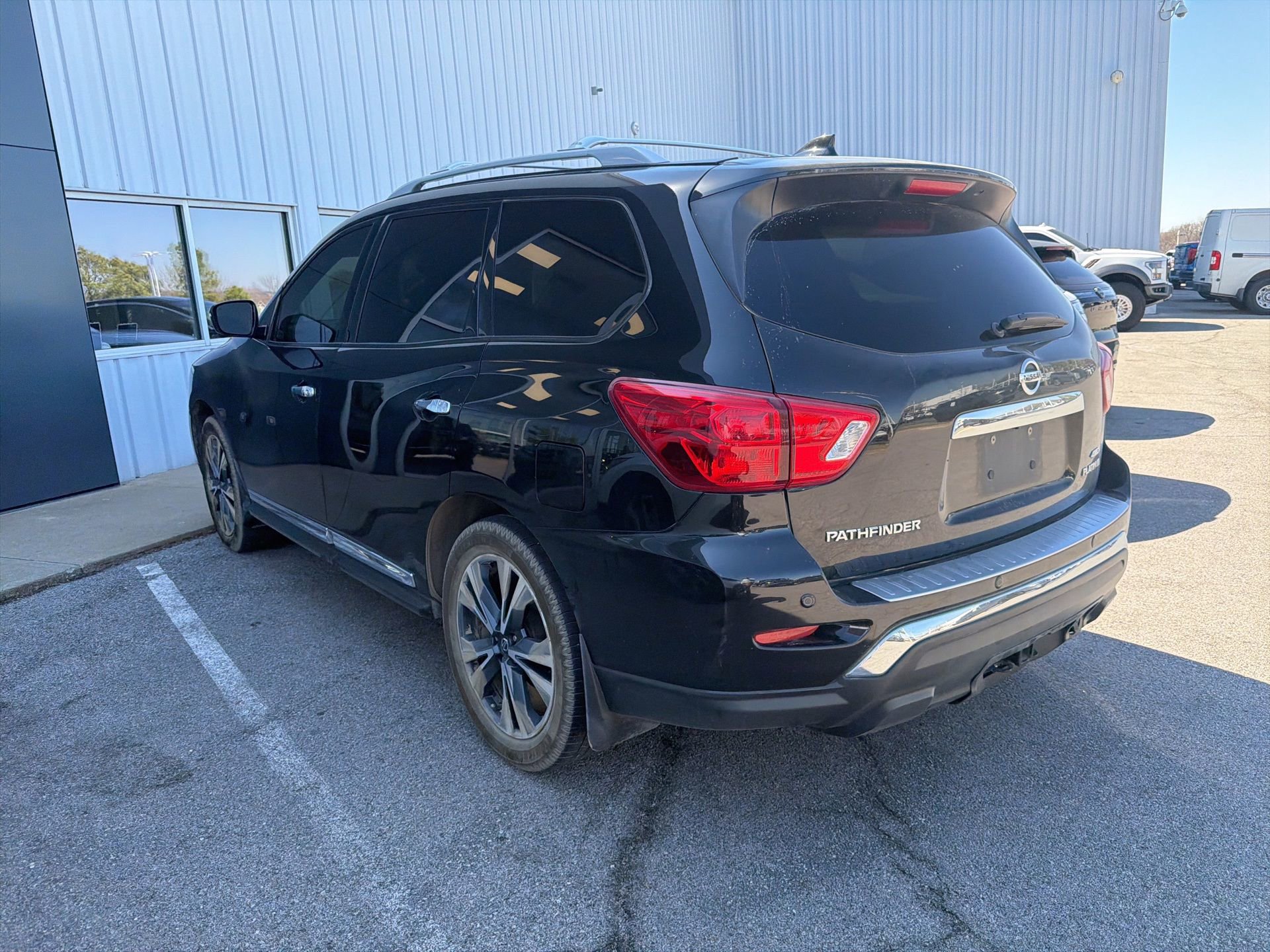 Used 2020 Nissan Pathfinder Platinum image 6