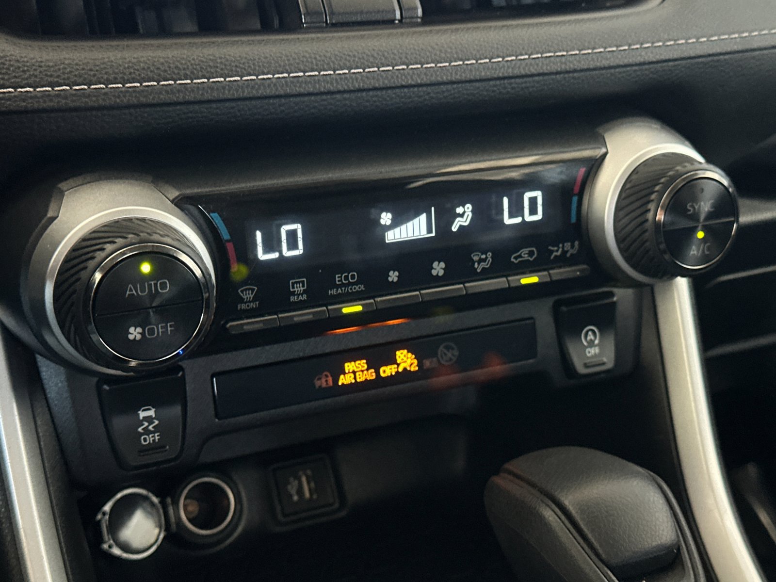 Used 2025 Toyota RAV4 XLE FWD image 18